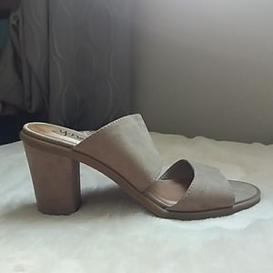 Y-Not Shoes NEW Size 8